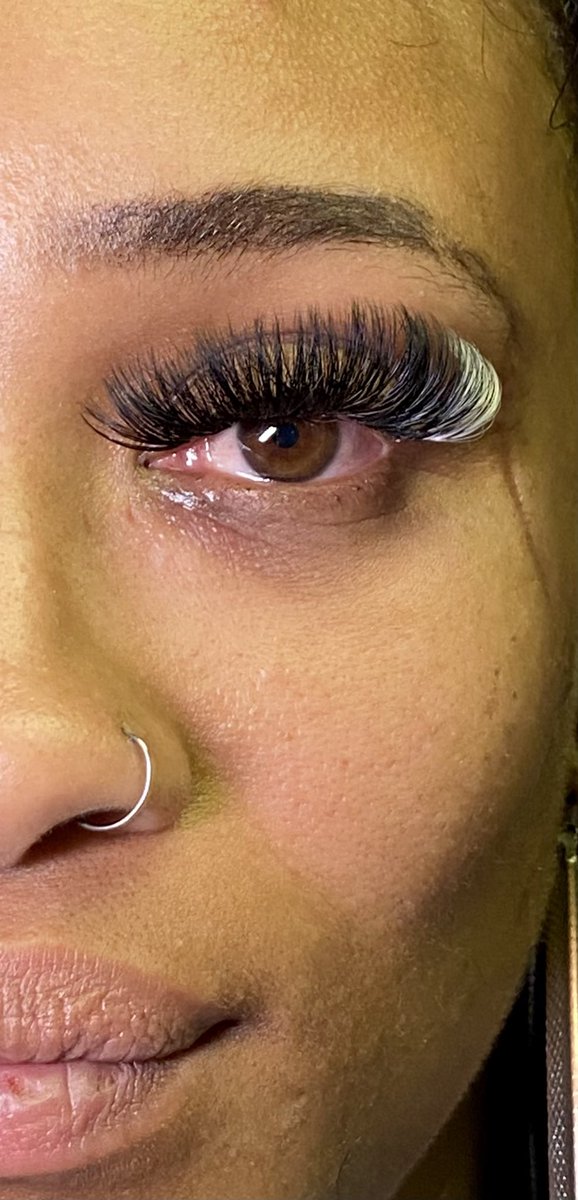 _kiambria's tweet image. My last set of the day. 🦋👁🤍 It’s the hint of white on the ends for me. 😍😍😍 Thank you for booking!!! 🫶🏾 #AppointmentsAvailable #BookTheLook #ButterflyExtensions #ETXLashTech♥️