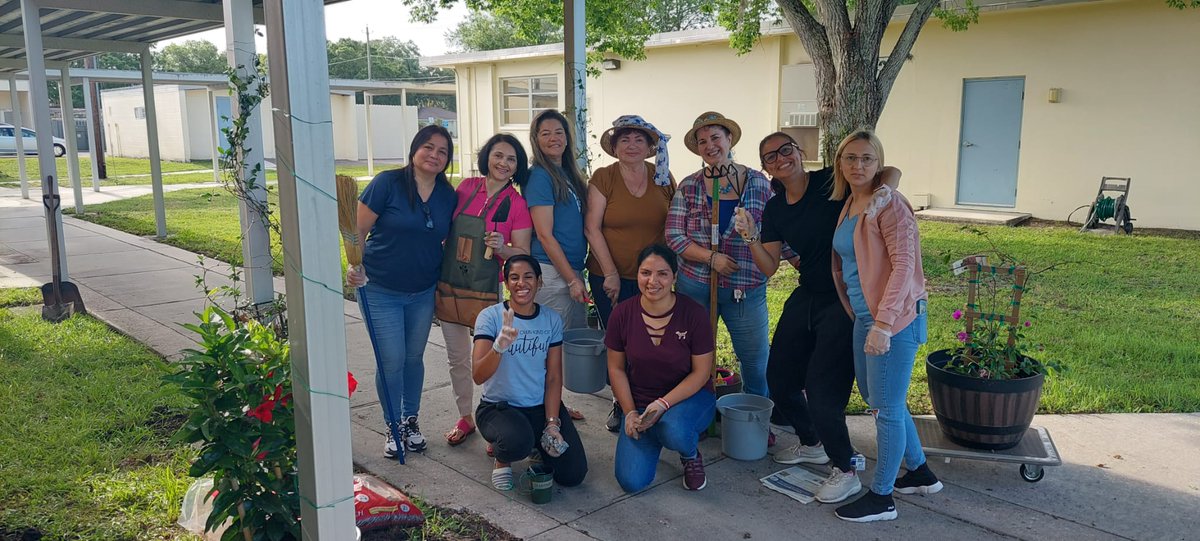 Faiolaapcsborg1's tweet photo. Gardening project/ vocabulary/ reading/ writing jounals completed at CAEC, Oldsmar PCS thanks to #READPinellas who helped make this possible! Students hands-on learning.(Photo release forms done.) https://t.co/wNgWI3xVID