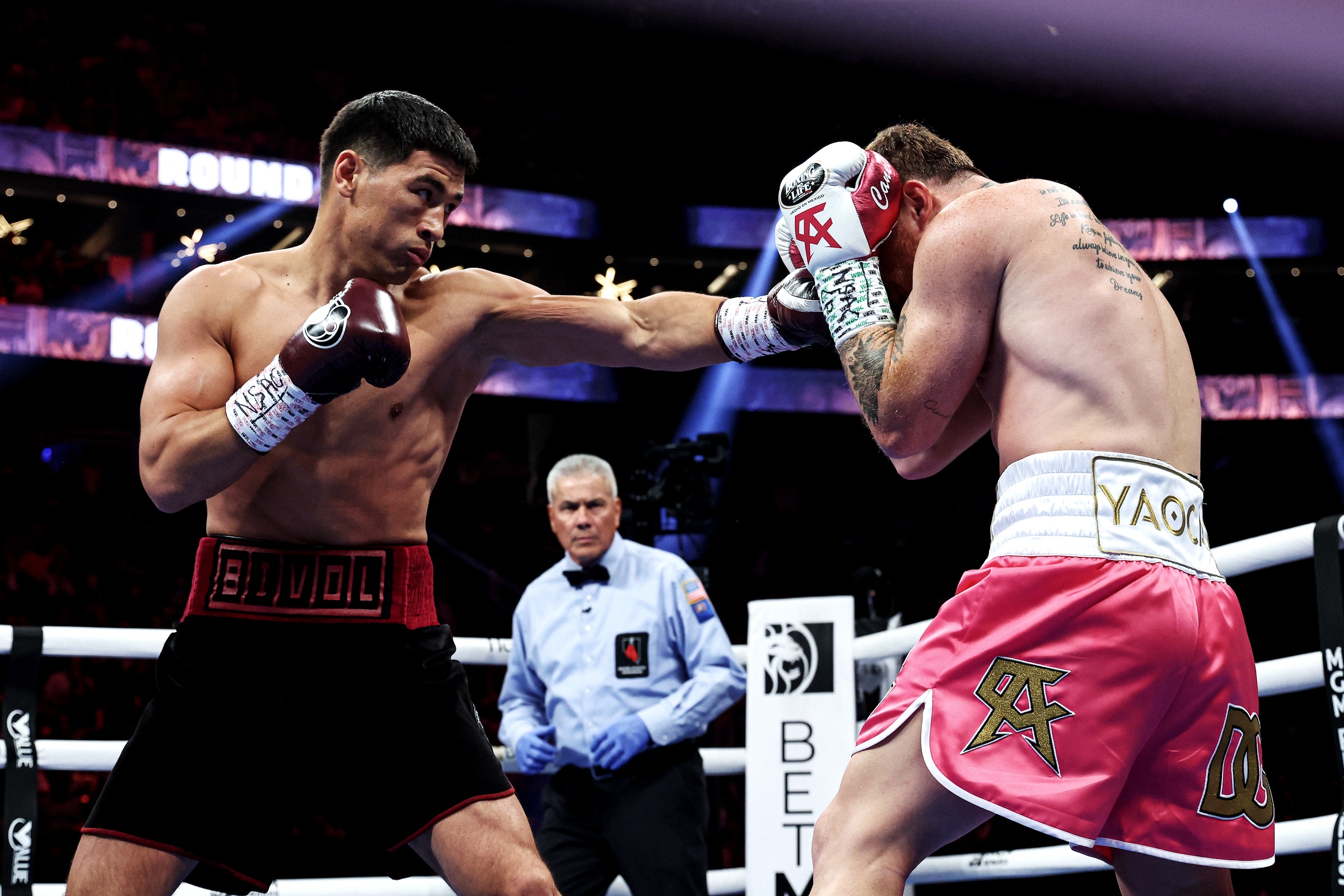 Dazn Boxing We Haven T Seen Many Fighters Come At Canelo Like Bivol Has Grishamfight Watch Canelobivol Live On T Co Foiauucafv Worldwide Excl Latin America Amp Mexico Dazn