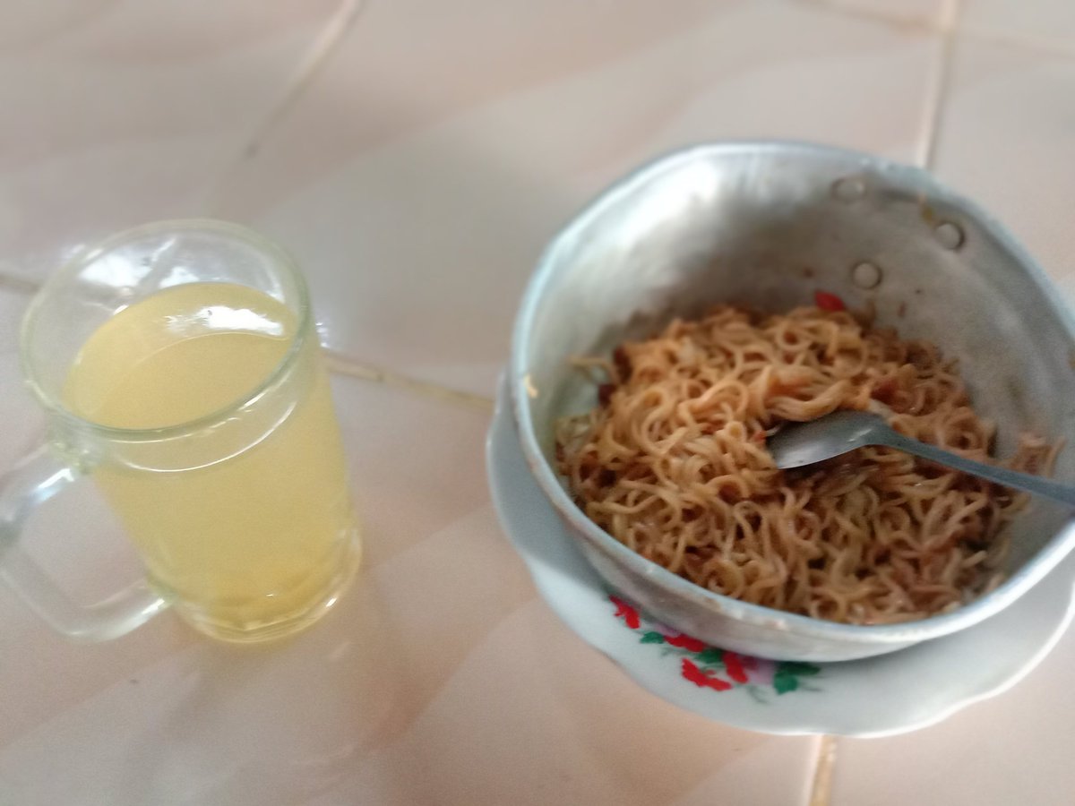 UmiNaela's tweet photo. Nafsu makan meningkat.
Berat badan semakin ke kanan
Oke gapapa... https://t.co/8Xdeiu1SfK
