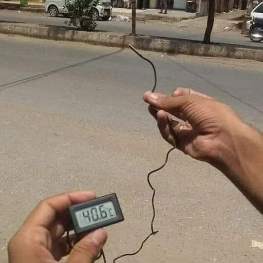 yogrishiramdev's tweet photo. नेचुरल एयर कंडीशनर-
एक पेड़ 
के होने से 
इतना फ़र्क़ आ सकता है ..!!!
वो बताने के लिए ये 2 तस्वीरें काफी हैं...।।
आंकडे और भी अच्छे होते अगर यहां #पेड़ो की कतार होती..।
Dravygunam
Credits - नंद किशोर प्रजापति कानन,
धरती,मानवता को बचाना है तो पेड़ लगाएं। https://t.co/gEMtDKqWOI