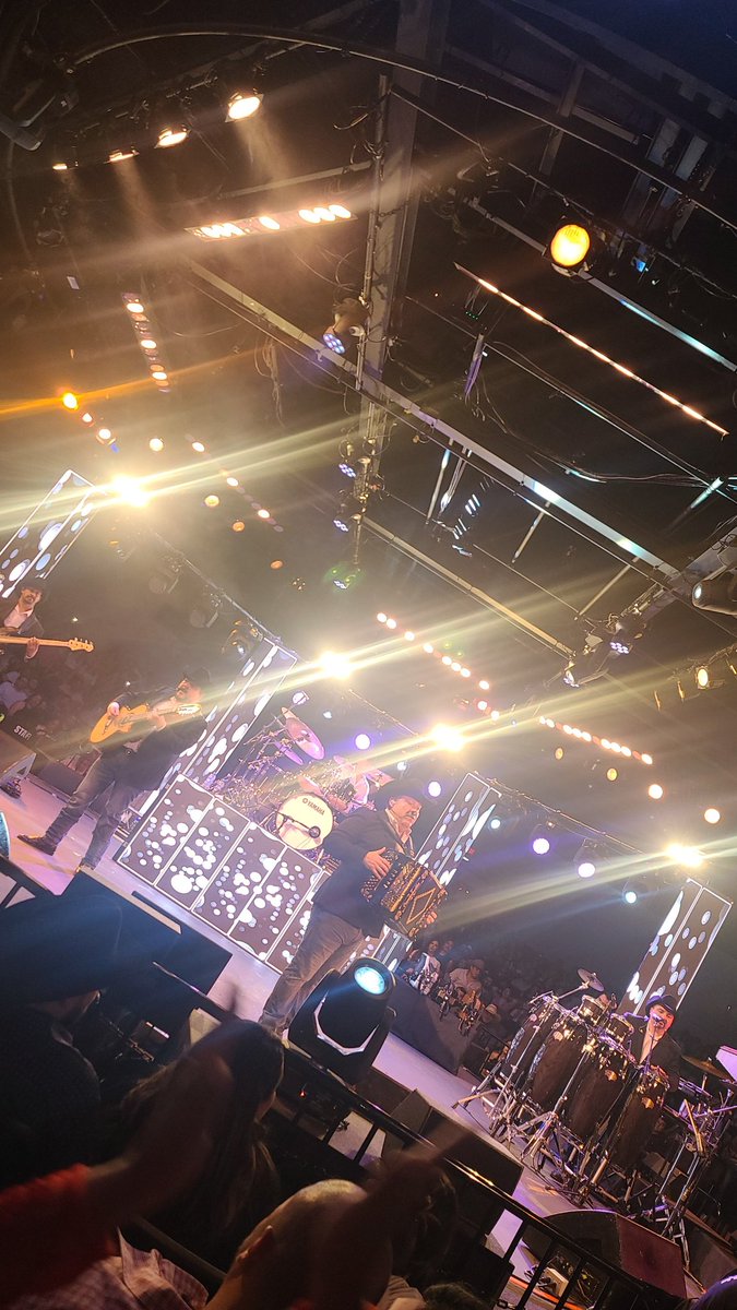 azul_celest33's tweet photo. #Pesado #ArenaTheater https://t.co/UHoQvZzk73