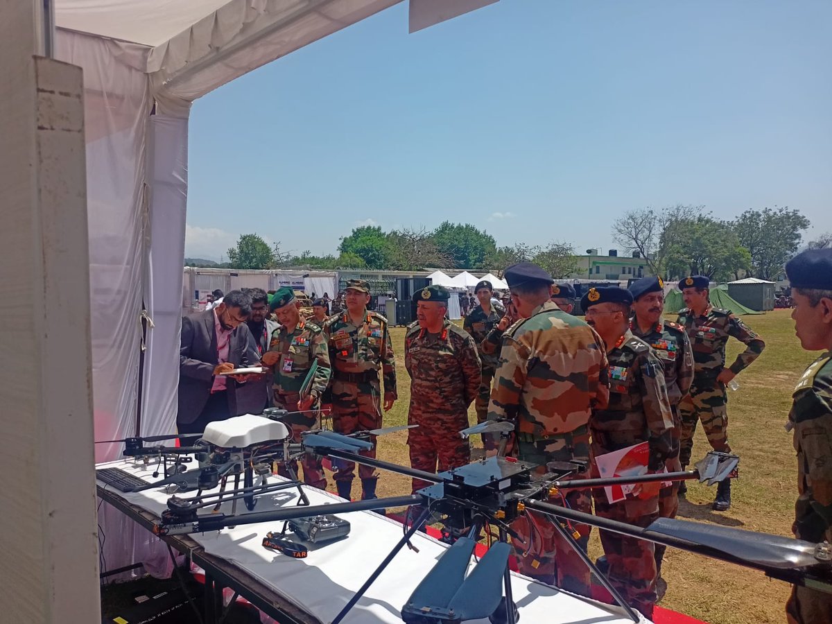 artrac_ia's tweet photo. #IndianArmy
#ARTRAC
#NorthTechSymposium2022, #SDD showcased #operationally critical technology products in #AR/VR, #Robotics alongwith a #SwarmofDrones technology demonstration which was appreciated by the august audience.
@adgpi https://t.co/yRiMhcWtEH
