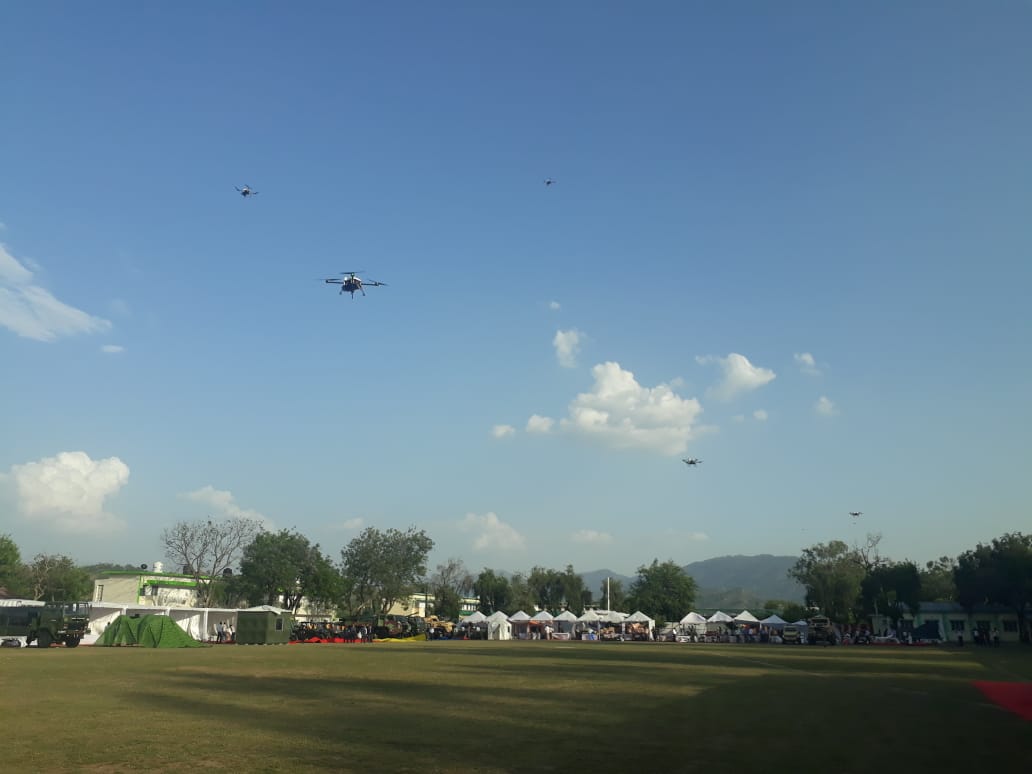 artrac_ia's tweet photo. #IndianArmy
#ARTRAC
#NorthTechSymposium2022, #SDD showcased #operationally critical technology products in #AR/VR, #Robotics alongwith a #SwarmofDrones technology demonstration which was appreciated by the august audience.
@adgpi https://t.co/yRiMhcWtEH