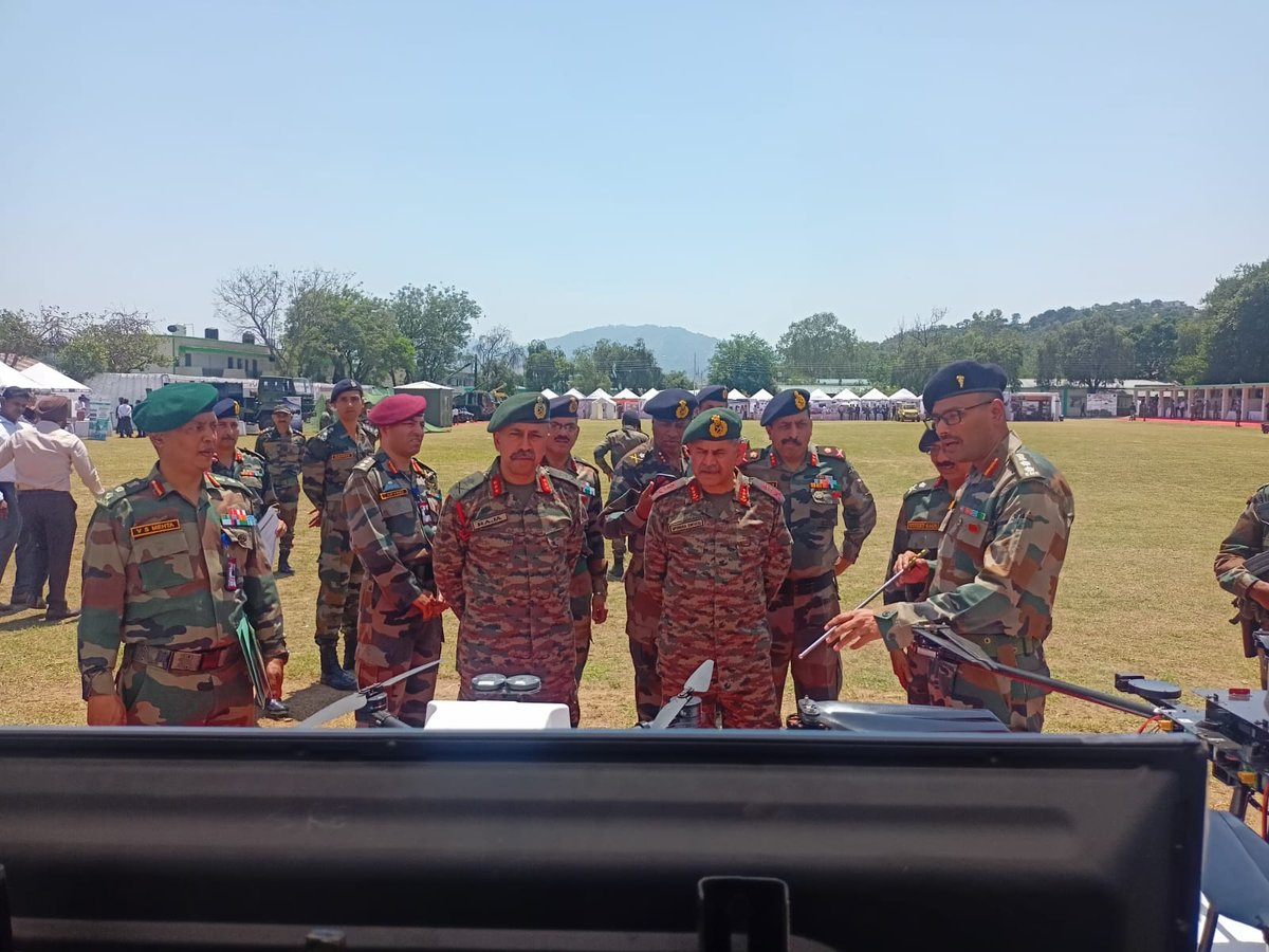 artrac_ia's tweet photo. #IndianArmy
#ARTRAC
#NorthTechSymposium2022, #SDD showcased #operationally critical technology products in #AR/VR, #Robotics alongwith a #SwarmofDrones technology demonstration which was appreciated by the august audience.
@adgpi https://t.co/yRiMhcWtEH