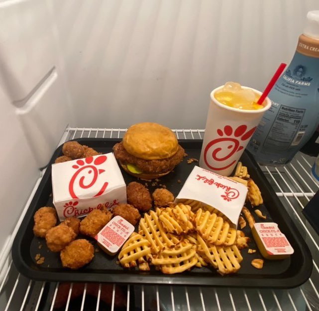 The final look of the @ChickfilA cake I made for a client! Would it fool you? #Cake #SugarSirensCakes #Netflix #isitcake