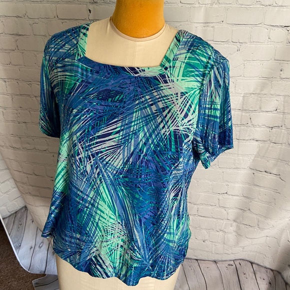 vadussa's tweet photo. So good I had to share! Check out all the items I'm loving on @Poshmarkapp #poshmark #fashion #style #shopmycloset #simplynoelle #jmcollection: https://t.co/pNDaiyIh5q https://t.co/P8rRySivFx