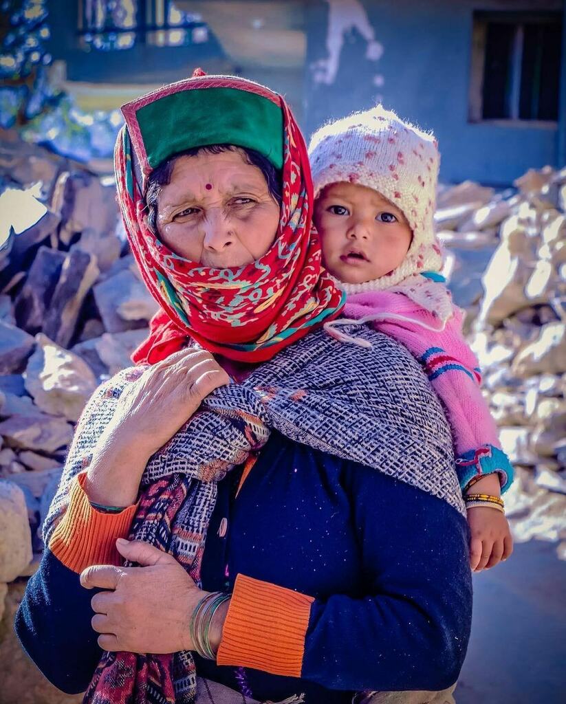 Happy Mother’s Day 🙋🏻‍♀️🤍
📸 @_themountainboy__ 

#pinvalley #kaza #spitivalley #himachalpradesh #himachal #himachaltourism #himalayas #pinvalleynationalpark #pinvalleyspiti #manali #sissu #nature #incredibleindia #india #himalayasarecalling #onehimachal #explorehimal…