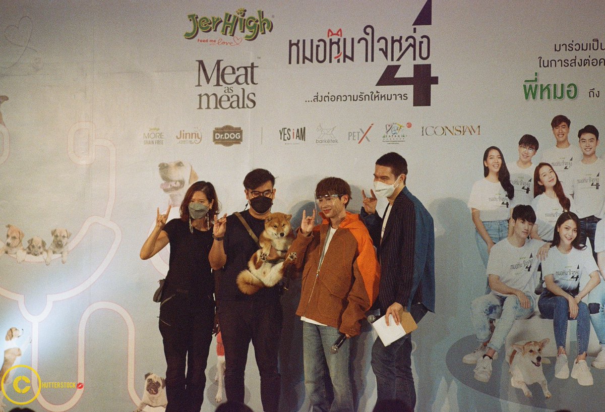 ChuChub6's tweet photo. งานอยู่ไกลลิบ แสงก็ไม่พอ ขนาดฟิล์ม 800 ยังท้อ แต่น้องน่ารักไม่ไหว
#OffGunFeelFilm
#ChutterStock 💋 #film https://t.co/YAPTAlxihZ