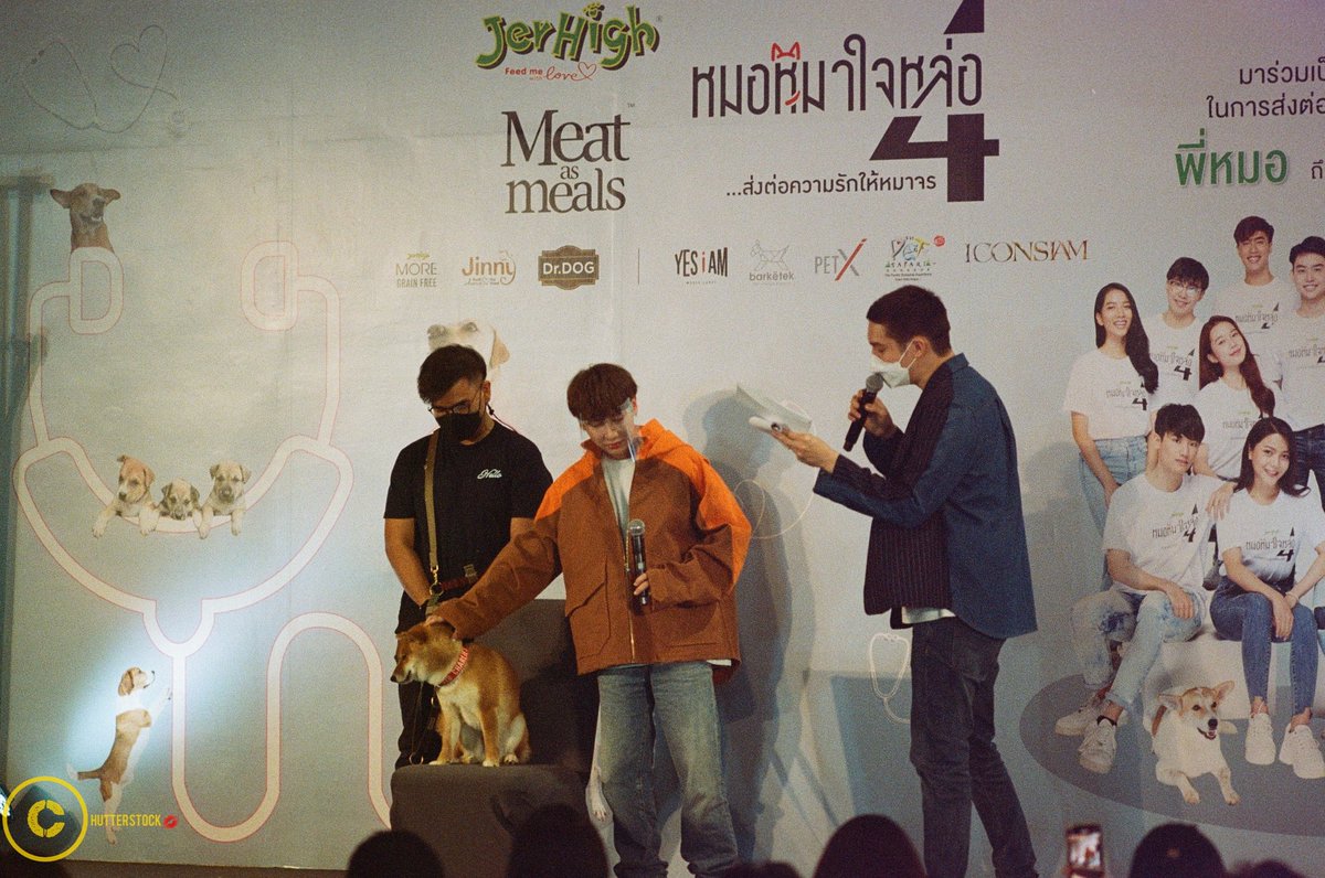 ChuChub6's tweet photo. งานอยู่ไกลลิบ แสงก็ไม่พอ ขนาดฟิล์ม 800 ยังท้อ แต่น้องน่ารักไม่ไหว
#OffGunFeelFilm
#ChutterStock 💋 #film https://t.co/YAPTAlxihZ