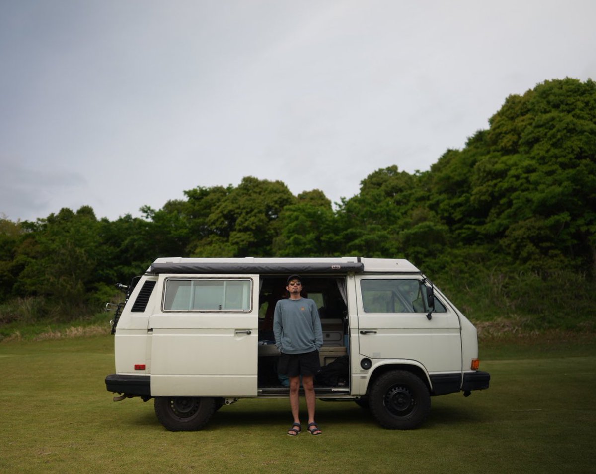 フェアウェイにヴァナゴン。

#ゴルフ　した事ないが。
#バンライフ
#ヴァナゴン