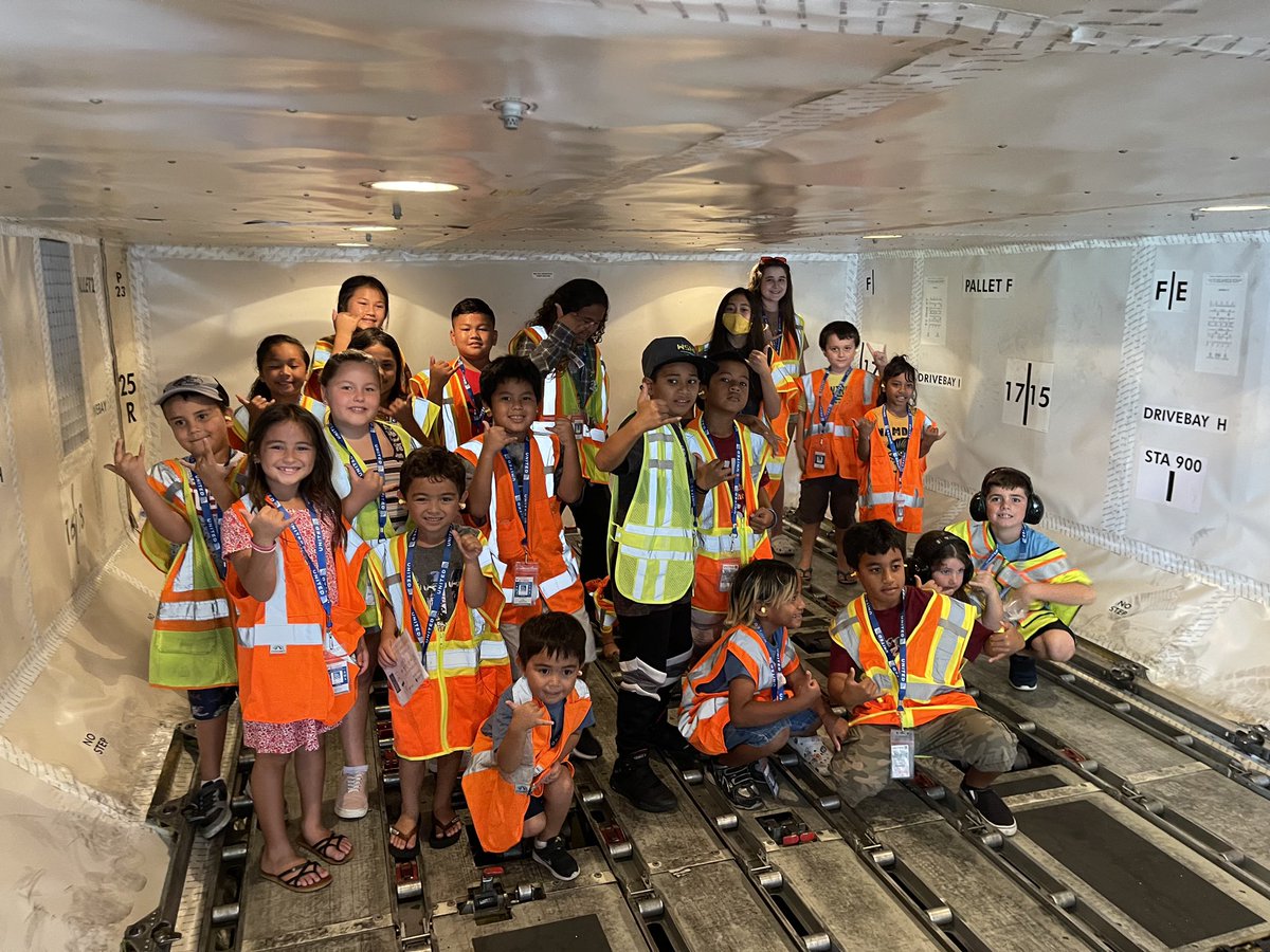 TeamKOA1's tweet photo. @united TeamKOAs 1st Annual -  “Bring Your Keikis(Kids) To Work Day”07MAY. It was good to see the Sm:)es on these kids faces, says KOA GM - Leelan M. Hands down TeamKOA came thru for the kids @JMRoitman @MikeHannaUAL @DJKinzelman @GBieloszabski @Maddie_Queen https://t.co/F3lvJ7XnjC