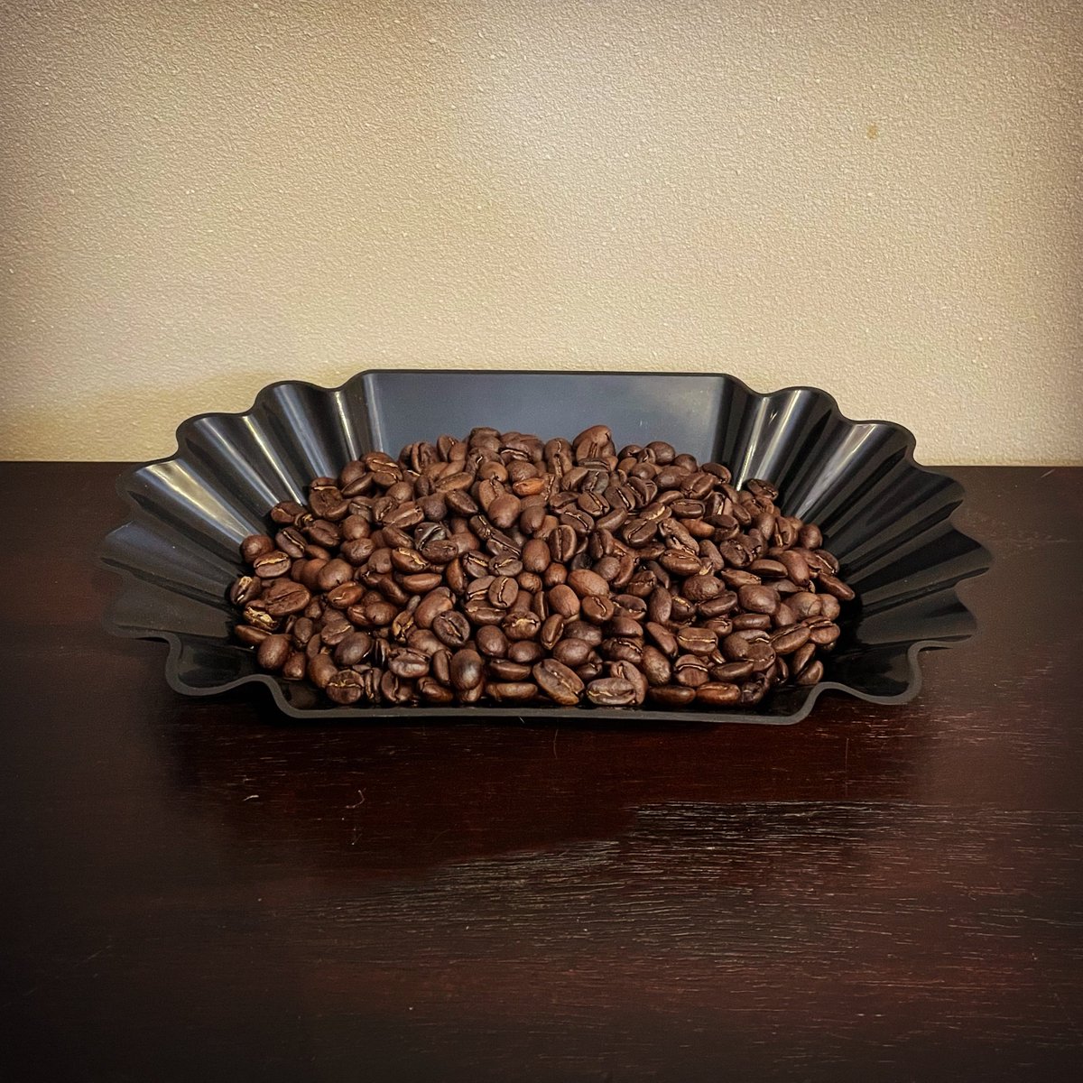 NecobashiCoffee's tweet photo. [エチオピア イルガチャフェ ベレカG1 モカ]
挽いた瞬間から部屋中がいい香りに包まれる。リラックスタイム☕️😌
.
#コーヒー #コーヒー焙煎 #自家焙煎 #自家焙煎珈琲 #モカ #シティロースト #イルガチェフェ #イルガチャフィ #coffee #coffeebean #coffeeroasting #roast #yirgacheffe #cityroast https://t.co/4RaqcLFsdv