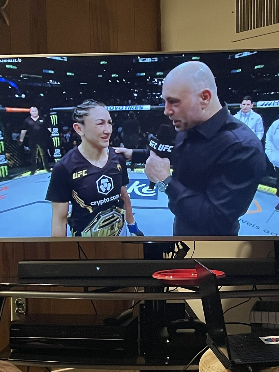 astutethinker69's tweet photo. “alright esparza what happened in there because we didn’t fucking watch” - Joe Rogan #UFC274 #ThugRose #esparza https://t.co/Sra2HVKONy