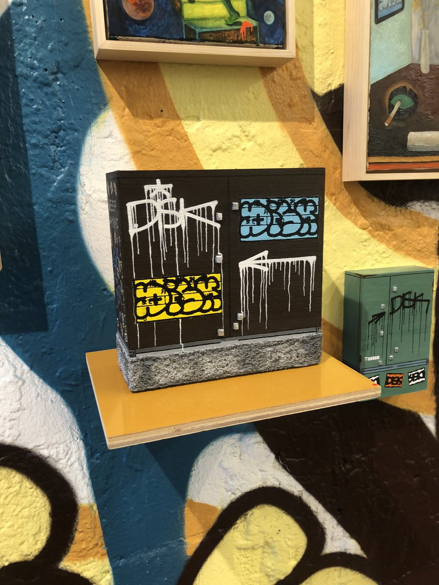 YakinikuMob's tweet photo. DISK、KABEKUI、ZECSのグループ展
in @BEAMS_T 

ほとんどの作品が売約済み。
3人の熱量と勢いにやられた💯

#disk
#kabekui
#zecs
#beams
#beamst https://t.co/PIFdCs23eU
