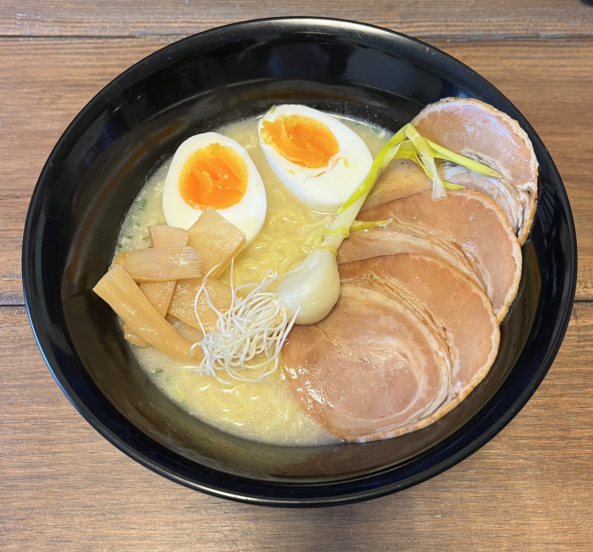 farmlabtokyo's tweet photo. 久々の投稿になります(^_^;)
ラーメンに発芽ニンニクをトッピングしてみました！美味しかったです！是非試してみて下さい！
#発芽ニンニク
#サッポロ塩ラーメン https://t.co/KtHVCaaekv