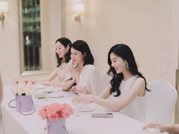 tebiedeni's tweet photo. Thank you to NestBloom and Sally's for their [Flower Banquet], which left us a wonderful place😊😊 https://t.co/9KTmmJI264