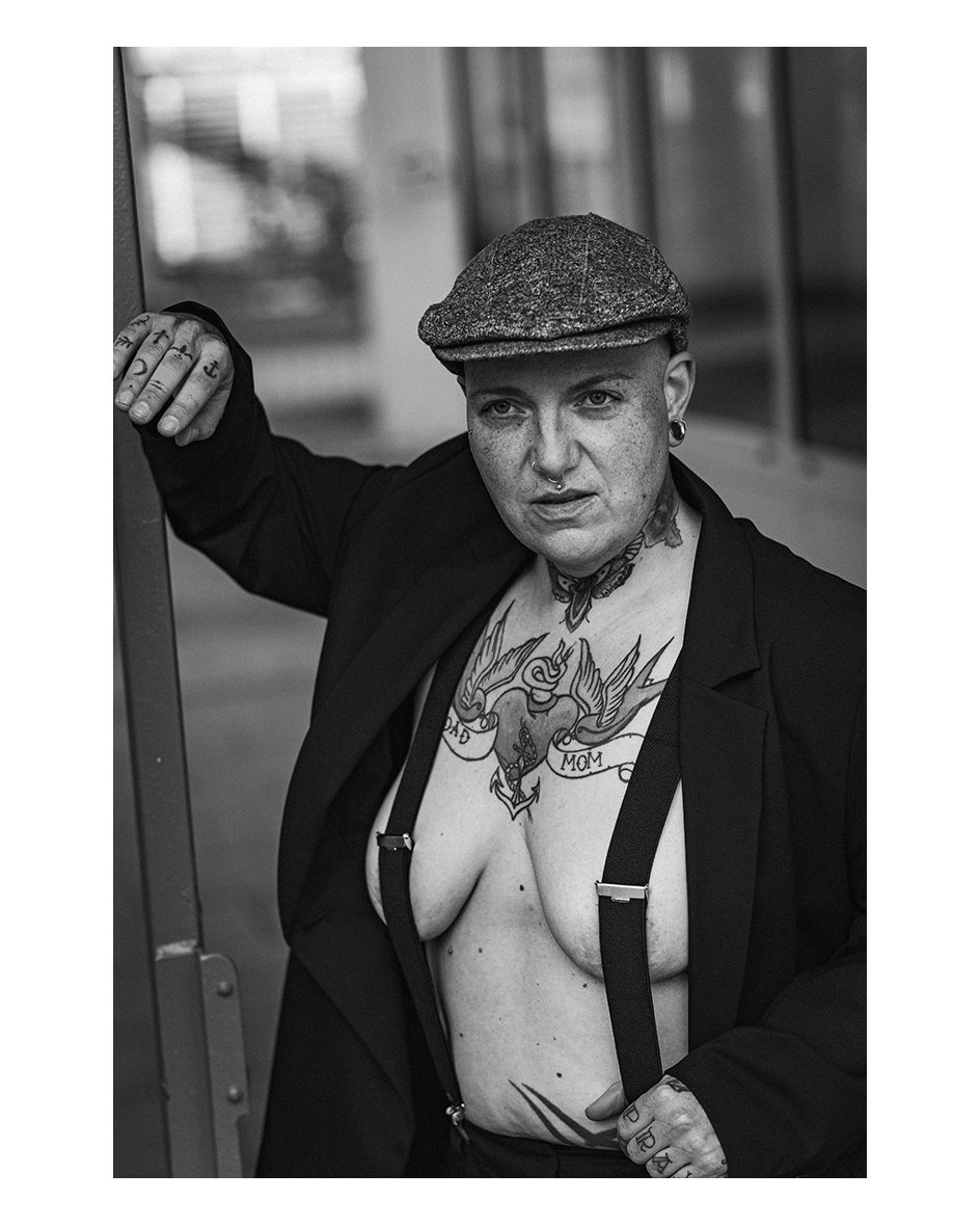 NicoleGrotheer's tweet photo. Hosenträger

📸@torbennoir

#blackandwhitephotography #portraitphotography #portrait #erotik https://t.co/9uR18j4M9D
