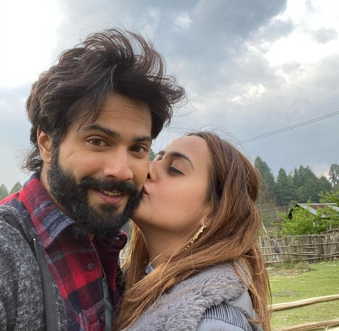 dhawanandonIy's tweet photo. His captions for her :') ❤️ https://t.co/v2wDcABgZA