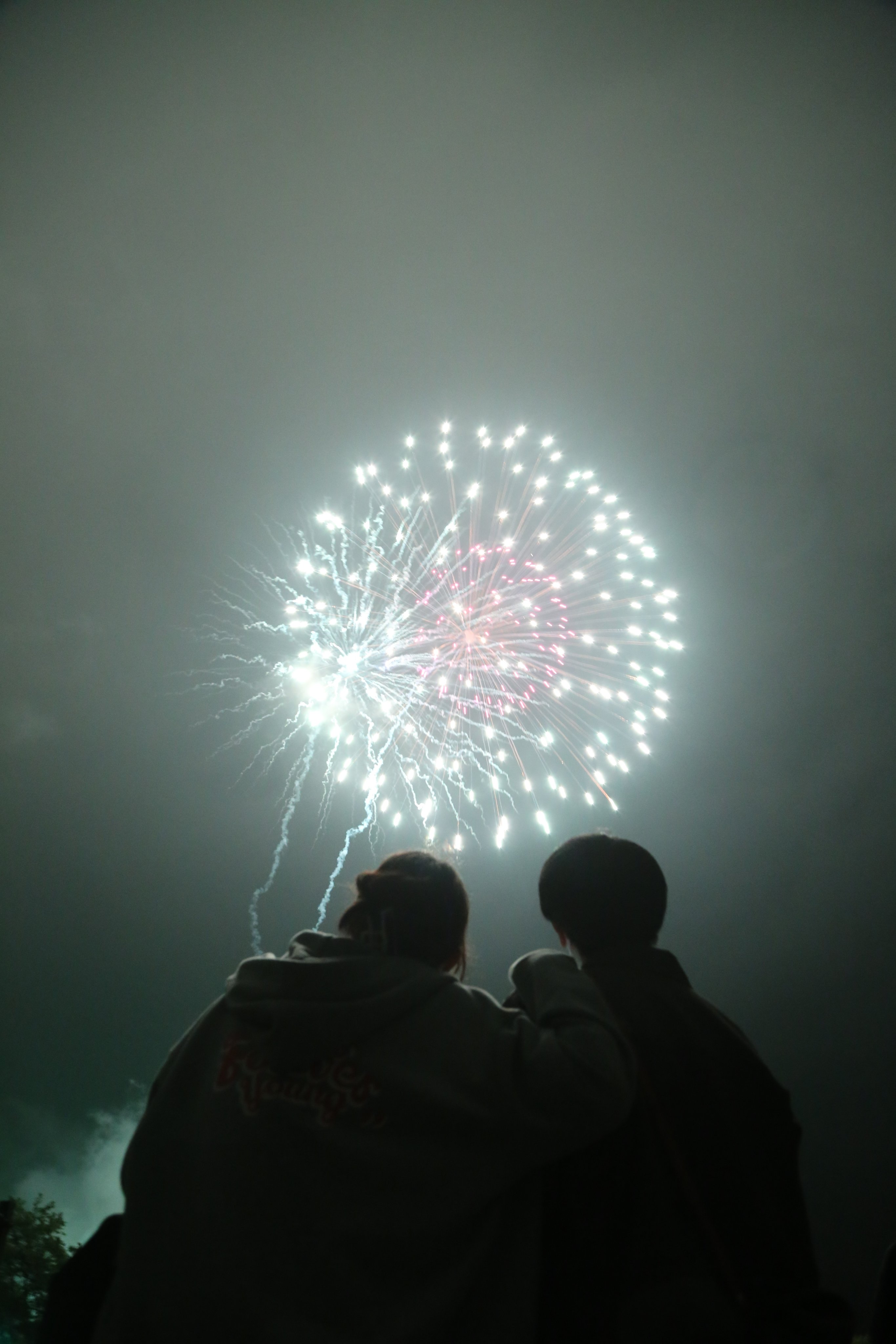 那須町観光協会 ５月７日のりんどう湖花火大会 少し雨は降りましたが綺麗な花火が見れました T Co Y5x8ckc35k Twitter