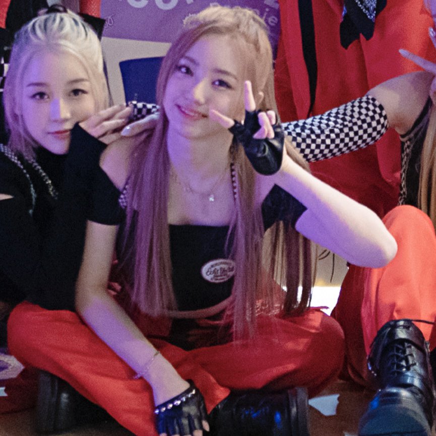 xxachive's tweet photo. 미친 강예서 갈발!! 🙀🙀 https://t.co/BpzGOkSiG9