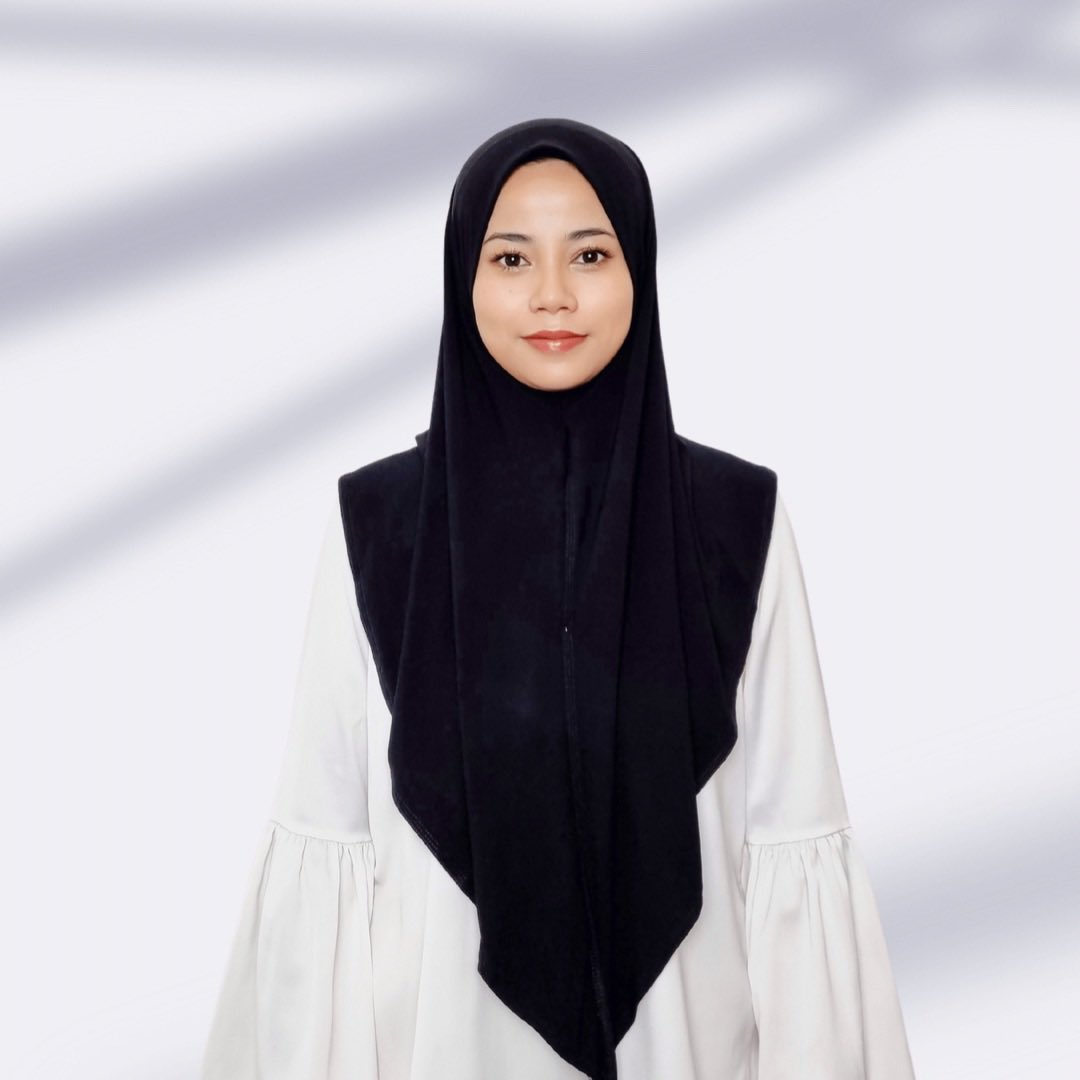 syzleenanisa's tweet photo. Literally what every girls need. Tudung sarong not in a aunty way.

Tudung bawal tapi sarung je??! Nak buat labuh or style pun boleh. No need ironing n tak kembang. Selesa, sejuk. Most important tak macam aunty!

Our hot selling collection will be coming to you soon next week! https://t.co/AoRqBWSDcn