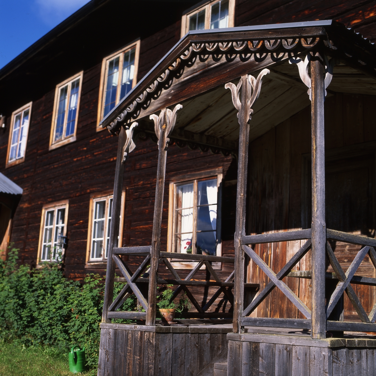 hilding_bot's tweet photo. Bondgården Bommars i Letsbo, 28 september 2001. Den blev år 2012 en av sju hälsingegårdar som kom med på UNESCOs världsarvslista. Här…
2001-09-28
CC BY-NC Hilding Mickelsson
Kringla: https://t.co/LJckT36MKP
URI: https://t.co/x6rVLGtA5U https://t.co/Mlt06COScs