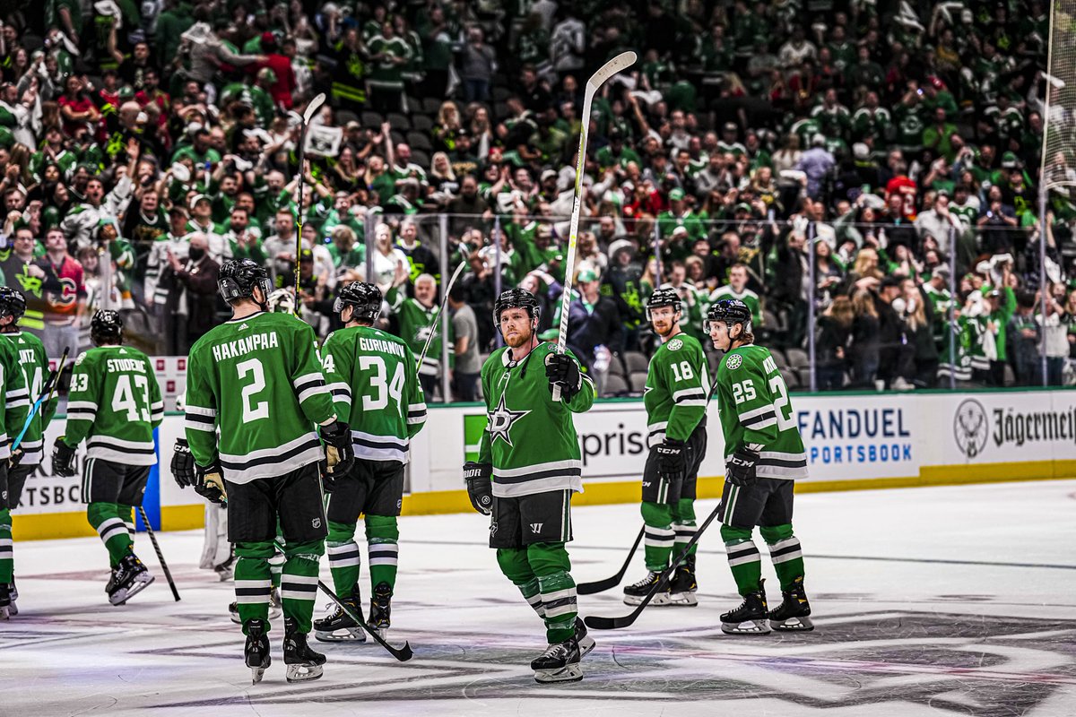 DallasStars's tweet photo. GOOD night 🌙✨ https://t.co/i8iT3udfPp