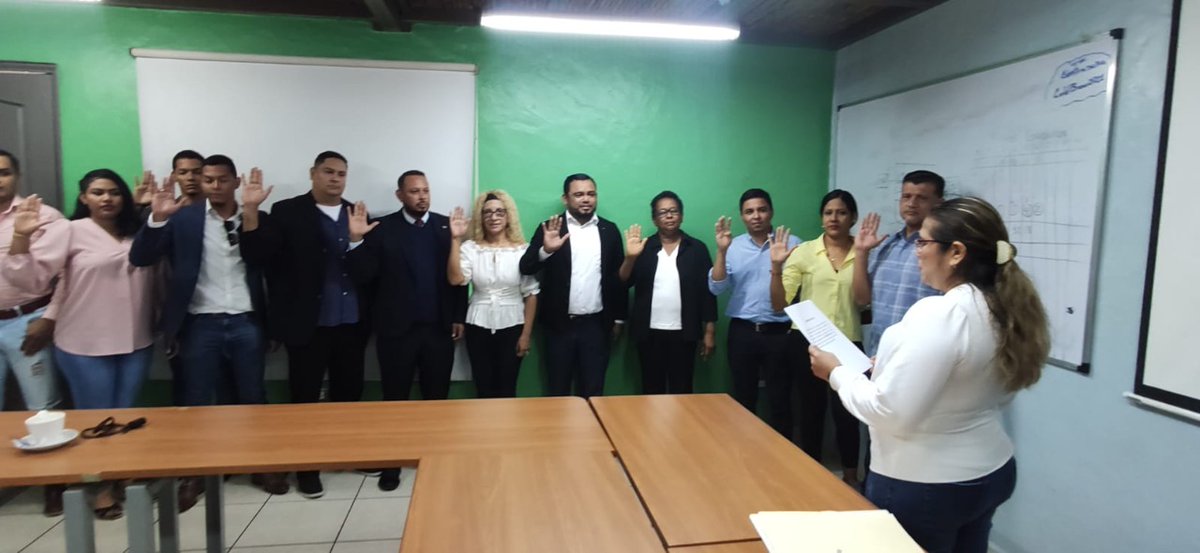 PcPartido's tweet photo. Juramentacion de la Junta Directiva Nacional del PC por la presidenta nacional de la Comisión Electoral 2022 - 2027 Licda. Dora Saballos. @mmartinezpc4 Presidente. @FundacionCyL @JulianObiglio @MujeresUpla @Red_UPLA @lorenzo_vegas @ClaudiaAvilaSV @gustavoeustache @cse_nicaragua https://t.co/HfzVNveI7d