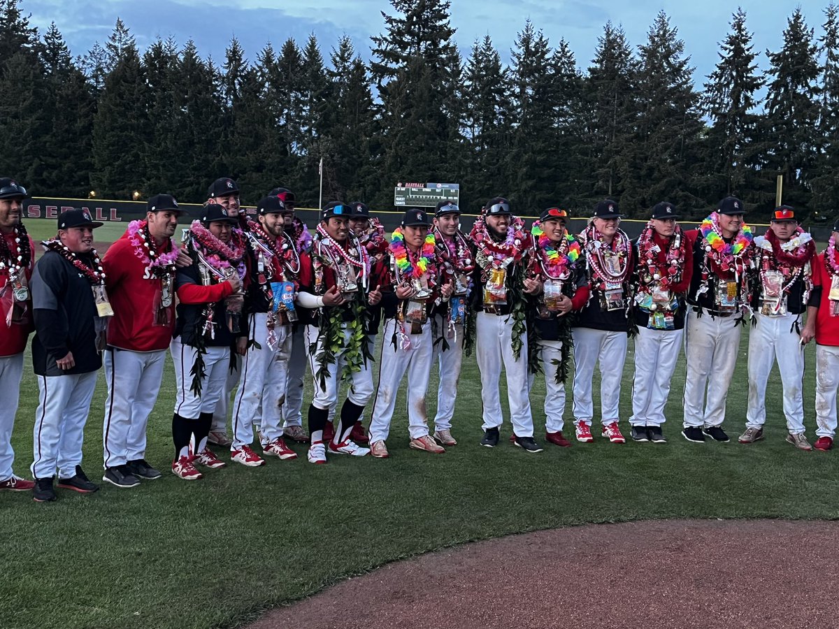 smurules's tweet photo. Sad day to see this group of seniors leave @SMUSaints_BB but couldn’t be prouder of this group of amazing young adults! https://t.co/nxqGMgZSSb