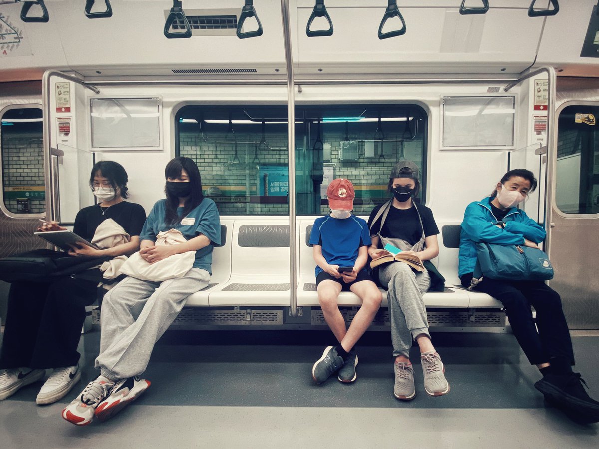 Line 3 to 경복궁 Station. 
.
#lifeinseoul #colliekidadventures #seoul #korea #capturethesmallmoments