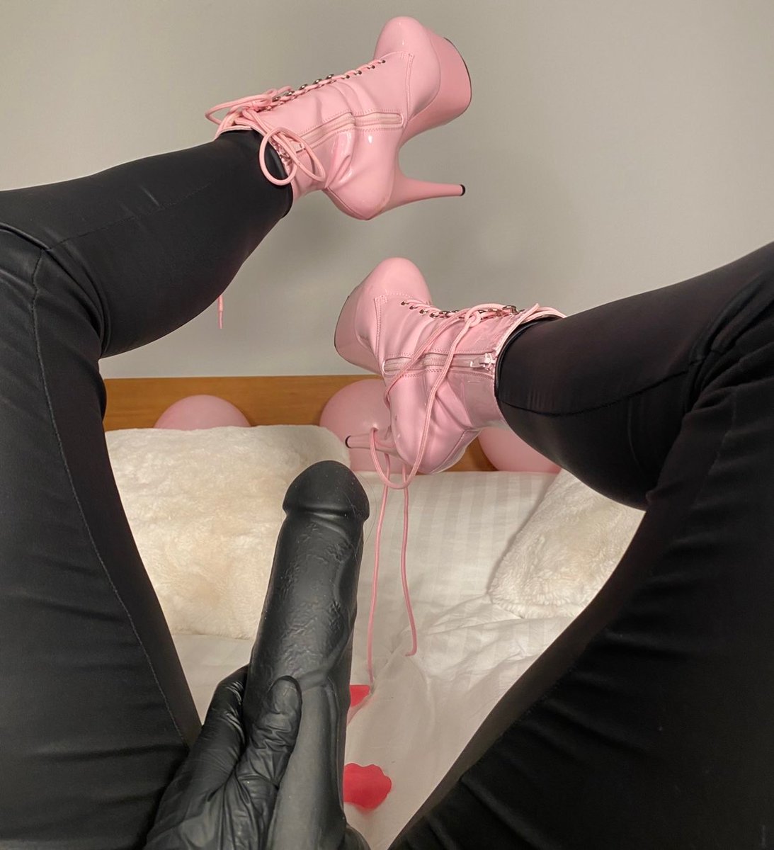Sissy_colleg's tweet photo. Reblog this if you wanna get pegged and pinned by me https://t.co/35skVyBHRf