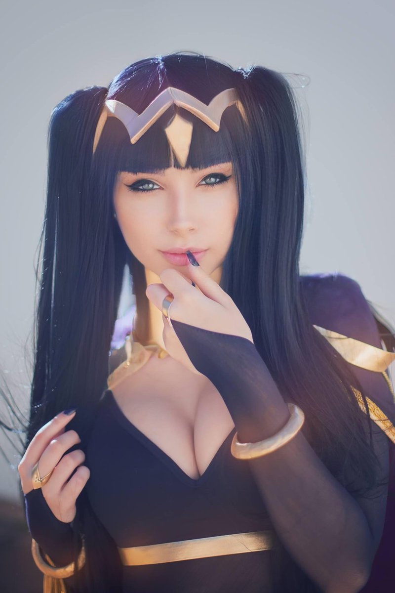 Posted this little Tharja flashback on TikTok so thought I’d share it here too! 👌🏻💜

Anyone for a new and approved Tharja cosplay?!
