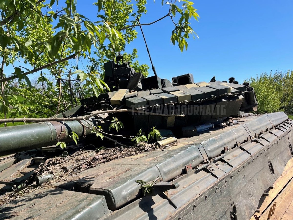 txtvodka's tweet photo. Another trophy of the Russian military on the Izyum front.The ukraine tank is on the move, after a little maintenance it will serve on the side of good. When examining the trophy, a toolbox with Nazi symbols was also found. However, nothing new.
#Ukraine️ #Russia #Indonesia https://t.co/1qBBOT4f0f