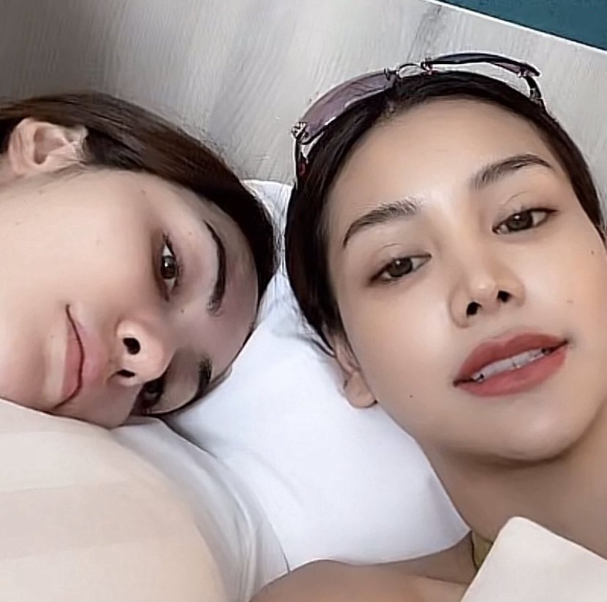 Loveleenana_'s tweet photo. ชั้นนั่งดู4รูปนี้แล้วแบบกาวในมือชั้นไร้ค่ามากเลยอะ เพราะของจริงมันเรียลสะบัดเลอะ หน้าที่ของพวกเราคือปั่นทวิตให้ถึง1Mแล้วแหละ เพราะกัปตันเค้าชิปเรือตัวเองอะชิปเป้อไม่จำเป็น55555 (ปั่นกันต่อสิทุกคนอย่าไปหยอง ปั่นให้พ่อรู้สักทีว่ามันคืออะไร555) #อิงล็อต https://t.co/g6LbnS1kg7