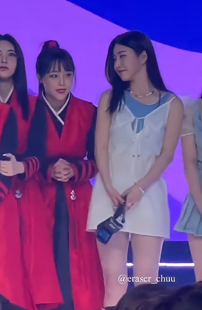 BBGirlsFiles's tweet photo. Brave Girls with LOONA's Chuu ❤ more interactions like this! #BraveLoona ❤ https://t.co/A5yR5hUhZJ