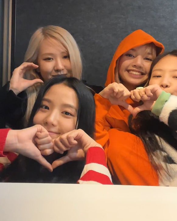lvsbpk's tweet photo. las amo mucho, gracias por hacerme feliz❤️‍🩹

#blackpinkdiamond #blackpinkdivine #blackpinkdiscography https://t.co/e6u3OOJNeE