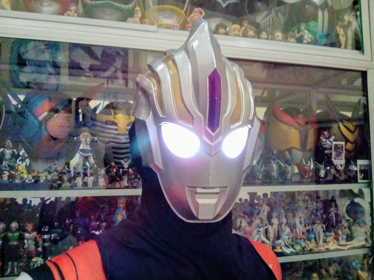 B123DA_'s tweet photo. Simple homemade Ultraman Orb helmet,
from cheap bootleg mask and plastic soccer ball
#UltramanOrb #ウルトラマンオーブ #SpaciumZeperion #スペシウムゼペリオン #フュージョンアップ #FusionUp #ULTRAMAN #mask #helmet #cosplay #cosplayer #cosplaying #doityourself #homeMade https://t.co/IPm91SoAqn