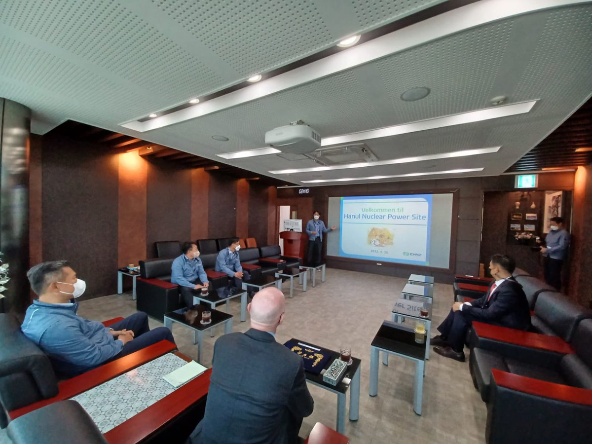 Truly impressive visit at Hanul Nuclear Energy Plant in Uljin. Thanks for inviting me to the see the new reactors and teaching me more about this advanced industry! @MOTIEKoreaEng <a href="/MOFAkr_eng/">MOFA</a>