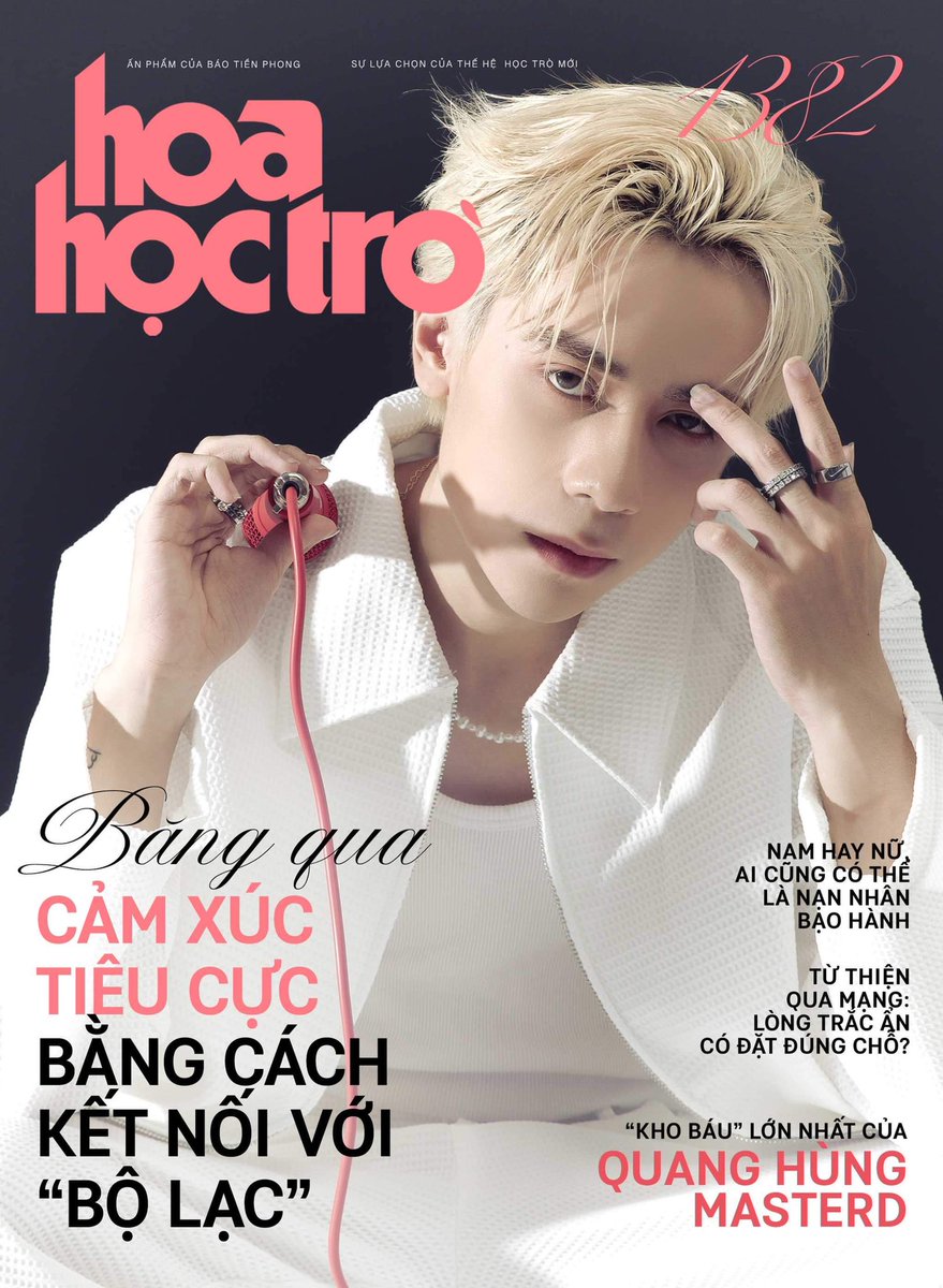 QH_MasterD's tweet photo. Quang Hùng MasterD xuất hiện tại bìa báo Hoa Hoc Tro Magazine 1382, chính thức phát hành vào sáng thứ Hai ngày 9.5.2022 tại các sạp báo trên toàn quốc, nhà sách FAHASA, nhà sách Phương Nam và có thể đặt mua tại Shopee. 

#QuangHungMasterD https://t.co/VOBaX5Ipk1