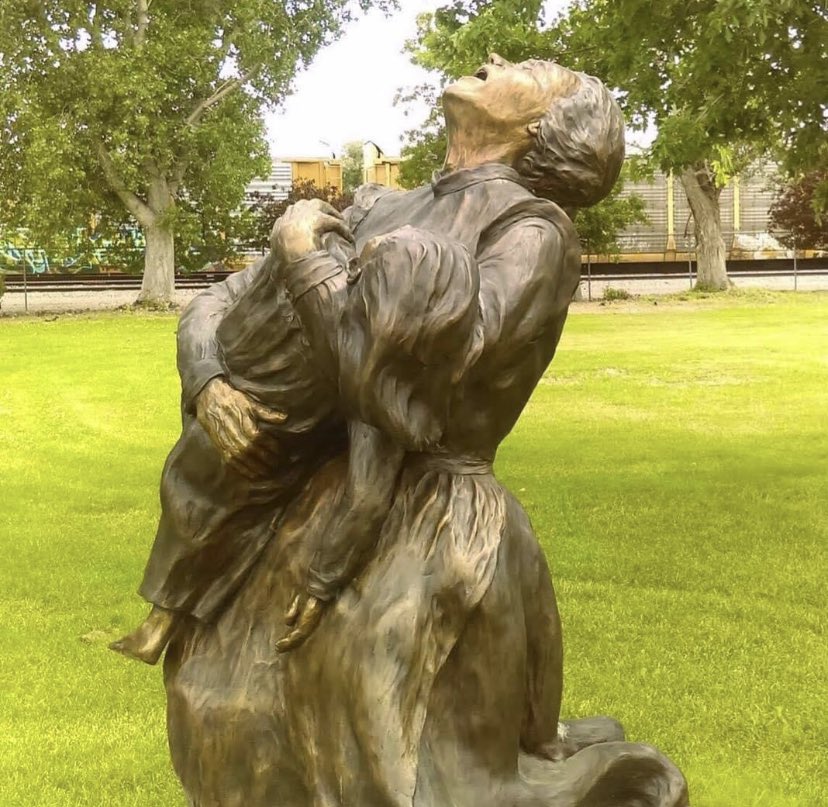 2StefanMoore's tweet photo. Please remember all the Mother’s who have lost a Child. 💔 Support them, Love them &amp; Give them a Hug. They need it.  #MothersDay https://t.co/2D6UEzzj5q