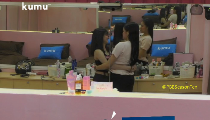 PBBSeasonUpdate's tweet photo. Maxine and Tiff

Maxine: I love you Te.

#PBBKumuTeensDay51 https://t.co/MqZ4Hpqq63
