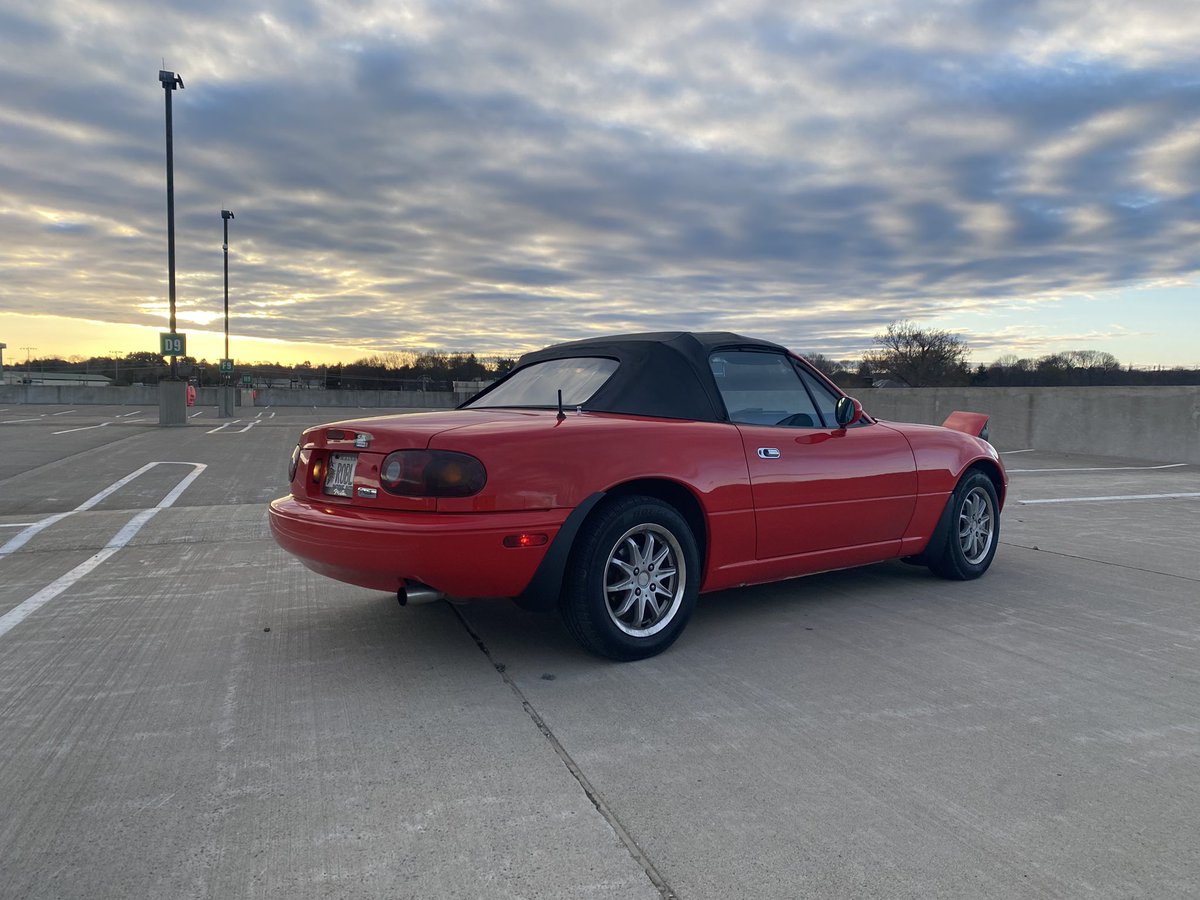 MegaSpaghett's tweet photo. car content? today i put a new airbag module into the miata, another step to get it as a daily(hopefully) https://t.co/m7tZAfUS6F