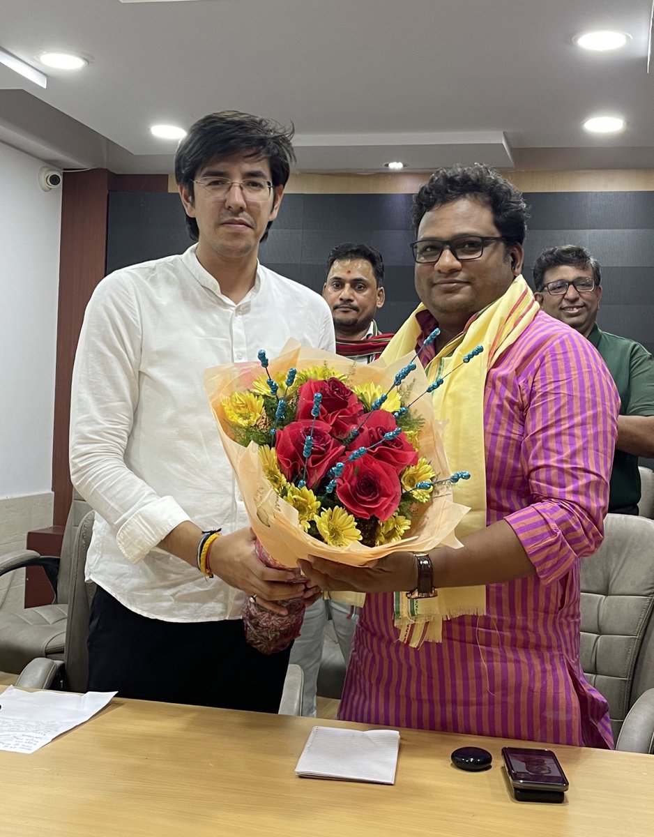 VasuRukharBjp's tweet photo. जिला केशव पुरम में संगठन के विस्तार व आगामी योजनाओं को लेकर प्रवास किया ,जिसमें युवा मोर्चा जिला अध्यक्ष भाई @rohitsambhar व उनके ज़िला पदाधिका��ियों उपस्थित रहे व उनके साथ प्रदेश के पदाधिकारियों के साथ बैठक में रहना हुआ ।

#BjymDelhiJilaPravas https://t.co/ilL2VkDxY6