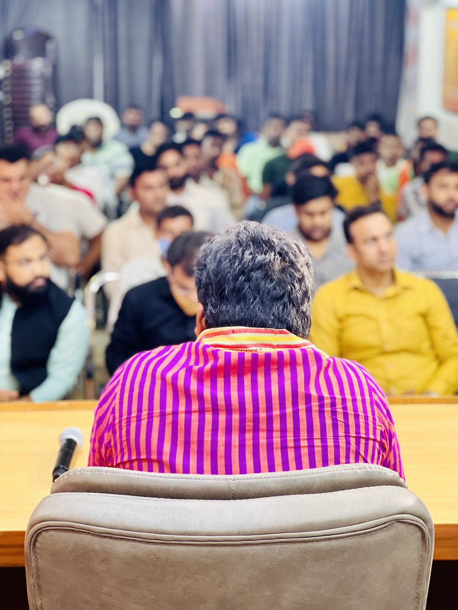 VasuRukharBjp's tweet photo. जिला केशव पुरम में संगठन के विस्तार व आगामी योजनाओं को लेकर प्रवास किया ,जिसमें युवा मोर्चा जिला अध्यक्ष भाई @rohitsambhar व उनके ज़िला पदाधिका��ियों उपस्थित रहे व उनके साथ प्रदेश के पदाधिकारियों के साथ बैठक में रहना हुआ ।

#BjymDelhiJilaPravas https://t.co/ilL2VkDxY6