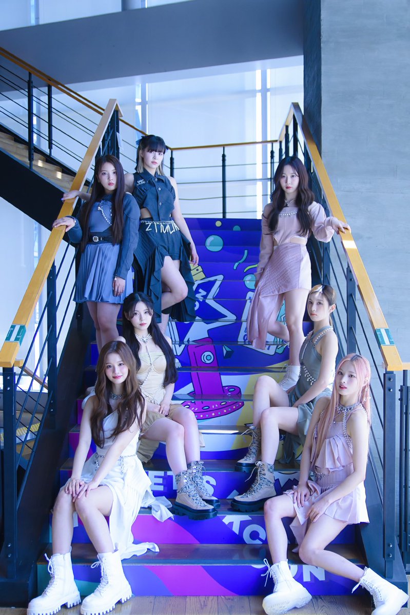 1uura5's tweet photo. 𝓕or a split seconds, we thought we’re the greatest of them all as we stand taller than anyone else. We rule the kingdom, running the game like no one else could. We feel like Queens for a day who dominates tonight’s stage of KCON 2022. ♔ https://t.co/RzkC8jOKDB
