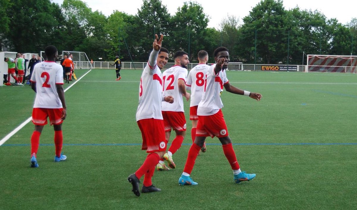 SCBeaucouze's tweet photo. 🤩 @LaDalleAngevOFF A ENCORE FRAPPÉ ! ➡️ NATIONAL 3 ⚪️🔴
💥 Mais ils sont fous ! Ils sont imprévisibles ! Quel match, quel retournement dans un stade Aubineau en feu 🔥 face au TVEC, victoire (3-2)
⚽️ LIVRON (48e), ATOUKOU (66e, 69e) #BeBeaucouzé #BeSporting #WeAreSporting⚪️🔴 https://t.co/W3nuXVvnGE