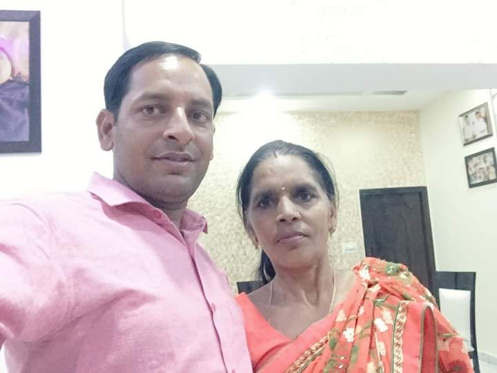 AdeshGuddu's tweet photo. नि: स्वार्थ प्रेम करूणा, दया, त्याग-तपस्या, ममता, ईश्वर की प्रतिमूर्ति होती है "मां" 
 मातृ दिवस की हार्दिक शुभकामनाएं। https://t.co/QjqqEOVLIe