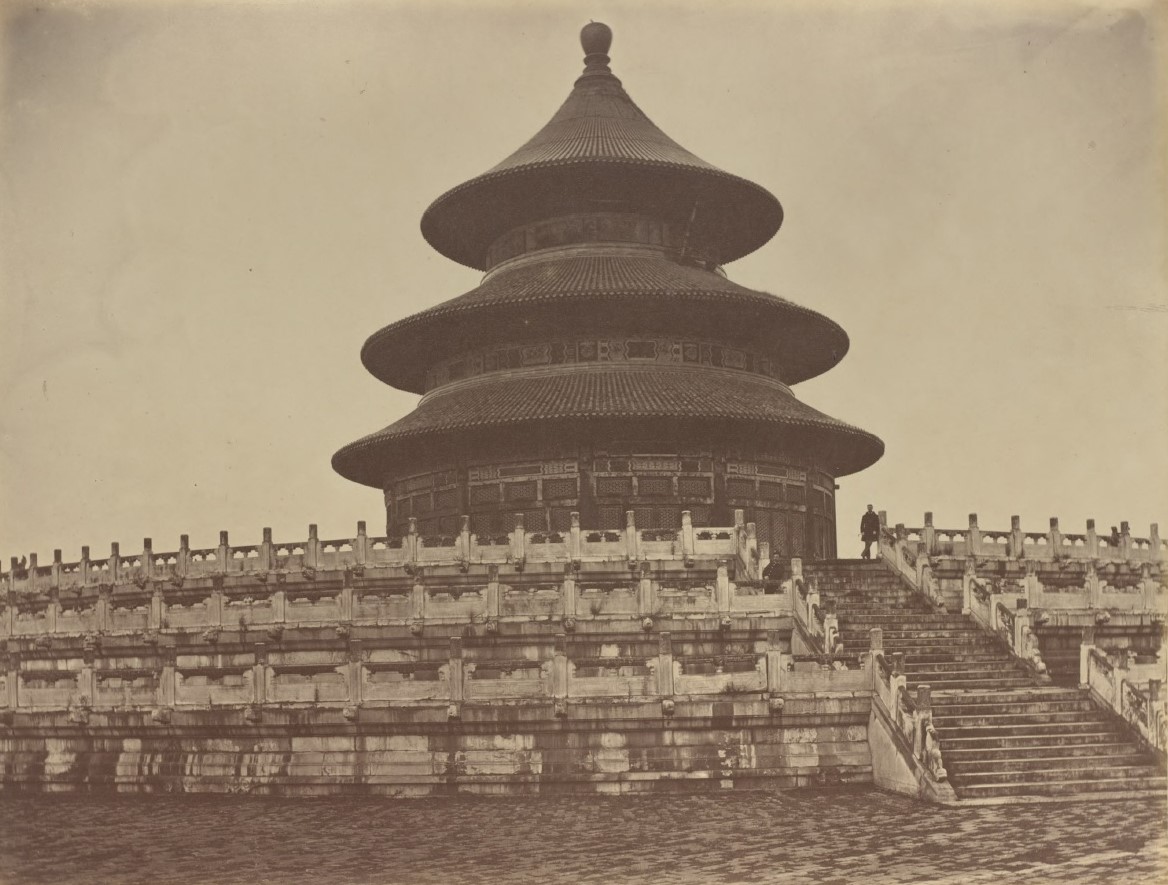 YanQun5's tweet photo. The Temple of Heaven built in 1545 (taken in 1879) and the Temple of Heaven built in 1896 (taken in 2021). https://t.co/bckQ7e9p6S