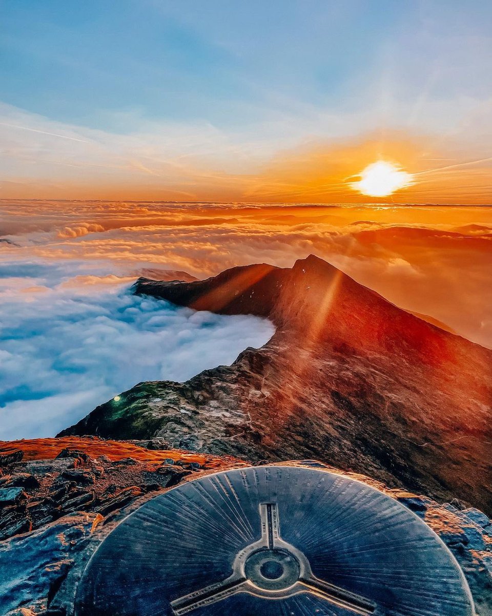 hood_mamoona's tweet photo. Just a week left for my very last #challenge13 for @SandsUK 🎉🎉
Snowdon, 2am start 😱😱 with @helshow1 @Ainsworth_Si to make sure we are at the top for the sunset 🌅 
It has been challenging to fit everything thing in but I am almost there 

https://t.co/2EhJMvYMVL https://t.co/RszUwP49HX